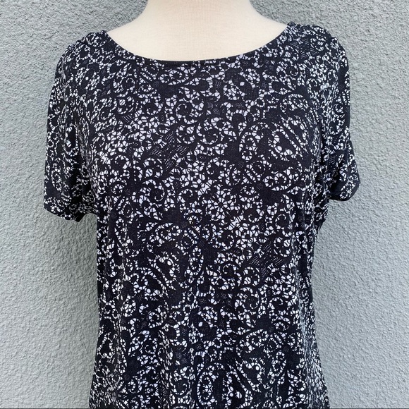 Black Patterned Short Sleeves Top - Picture 2 of 7